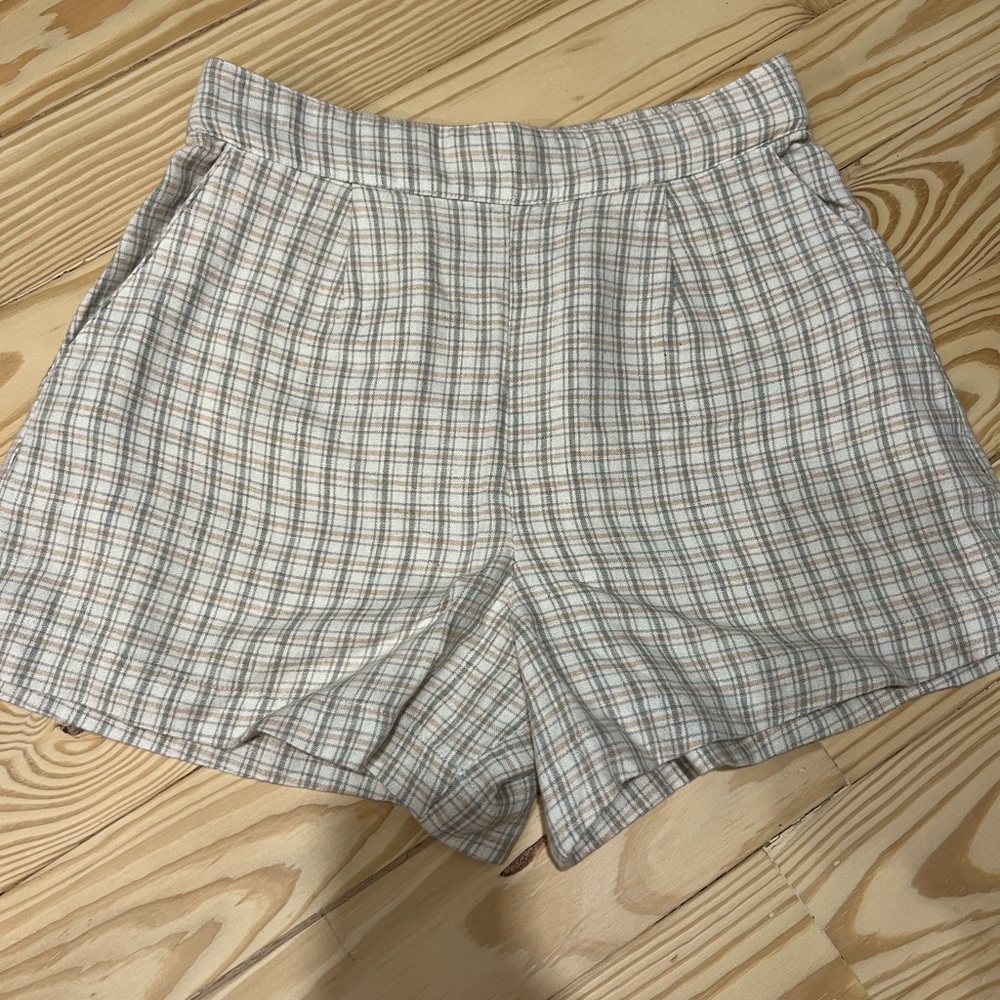 Abercrombie & Fitch High Waist Plaid Shorts - Cream and Gray